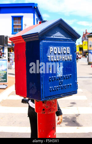 Polizia Vintage cabine telefoniche nel centro cittadino di San Francisco in California Foto Stock