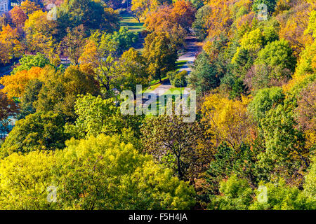 Autunno vista dal ponte Nuselsky, Praga, Repubblica Ceca Foto Stock