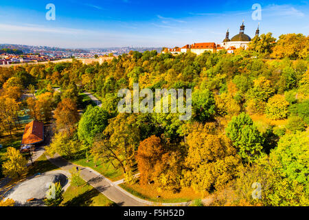 Autunno vista dal ponte Nuselsky, Praga, Repubblica Ceca Foto Stock