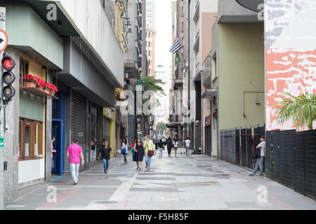 Scena di strada, edifici a Rua São Bento, centro storico di São Paulo, Brasile Foto Stock