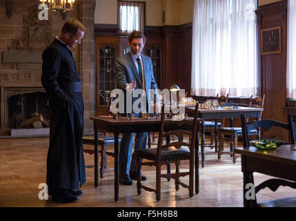 Pedina sacrificio è un 2015 American Biographical thriller film è la storia vera di circa Bobby Fischer che ha vinto il mondo 1972 Campionato di scacchi. diretto da Edward Zwick e scritto da Steven Knight. Questa fotografia è per il solo uso editoriale ed è il copyright del film company e/o il fotografo assegnato dal film o società di produzione e può essere riprodotto solo da pubblicazioni in congiunzione con la promozione del film di cui sopra. Un credito per il film company è richiesto. Il fotografo deve anche essere accreditato quando noto. Foto Stock