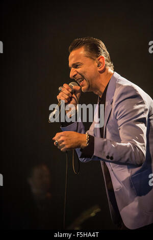 Milano, Italia. 04 Nov, 2015. Il alternativa inglese il cantante Rock, Dave Gahan, compie durante il suo concerto dal vivo con il electronica Duo Produzione Soulsavers a Fabrique. © Roberto Finizio/Pacific Press/Alamy Live News Foto Stock