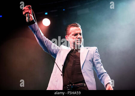 Milano, Italia. 04 Nov, 2015. Il alternativa inglese il cantante Rock, Dave Gahan, compie durante il suo concerto dal vivo con il electronica Duo Produzione Soulsavers a Fabrique. © Roberto Finizio/Pacific Press/Alamy Live News Foto Stock