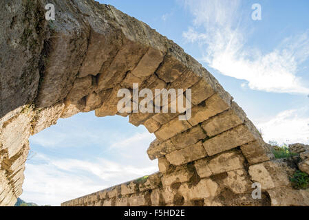 La cripta è il tunnel con soffitto a volta che portano all'Olympia Stadion, Peloponneso, Grecia Foto Stock