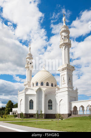 Il Tatarstan Bulgar regious musulmano edificio con cielo blu e nuvole Foto Stock