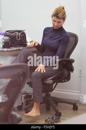 Lori Loughlin visita una manicure in Beverly Hills offre: Lori Loughlin dove: Los Angeles, California, Stati Uniti quando: 03 Set 2015 Foto Stock