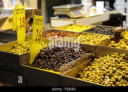 Israele. Gerusalemme. Mahane Yehuda Market. Le olive. Foto Stock