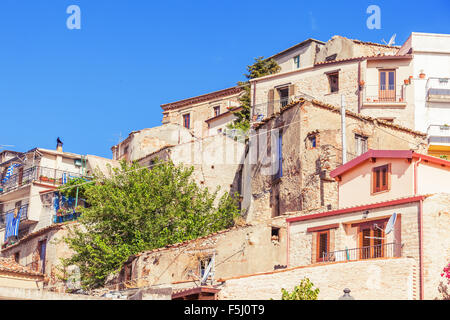 Agglomerato di case rustiche a Bova superiore, Calabria, Italia Foto Stock