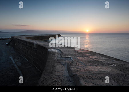 Il Cobb, Sunrise. Lyme Regis. Jurassic Coast Sito Patrimonio Mondiale. Il Dorset. Regno Unito. Foto Stock