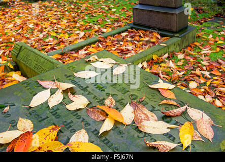 Cimitero di Sant'Andrea Chiesa, Guiseley, vicino a Leeds, West Yorkshire, Inghilterra, Regno Unito Foto Stock