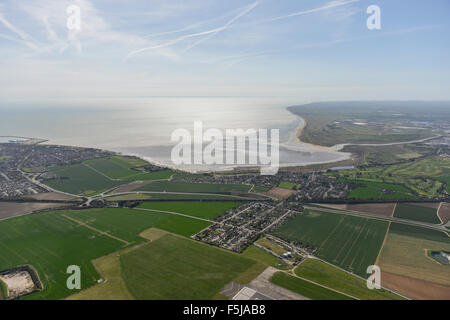 Una veduta aerea del villaggio di Cliffsend su alla costa del Kent Foto Stock