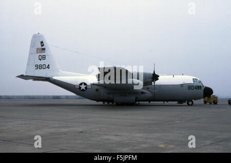 Una slide della Rene Francillon Collection, che mostra velivoli storici e tecnologie aerospaziali, con particolare attenzione all'aviazione militare e ai sistemi aerei. Foto Stock