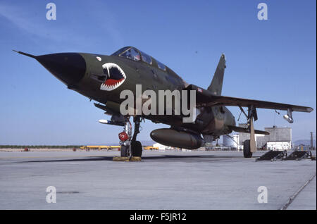 Repubblica F-105G 62-4423 128TFS GA ANG MCAS Yuma 23Feb82 [Peter Foto Stock