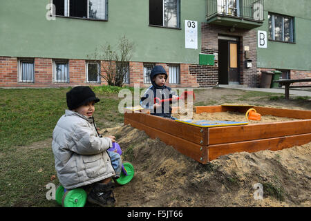 Di detenzione per rifugiati facility Bela-Jezova in Bela pod Bezdezem, Repubblica Ceca, 5 novembre 2015. (CTK foto/Radek Petrasek) Foto Stock