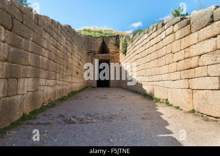 Ingresso al Tesoro di Atreo, Micene, Grecia Foto Stock