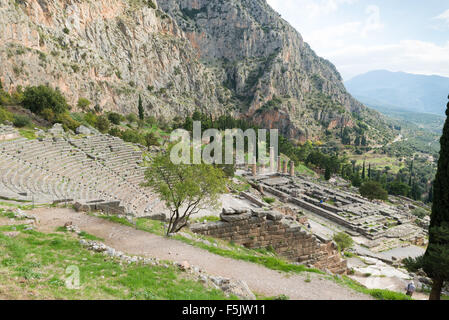 Il sito archeologico di Delfi è stata iscritta sulla lista del Patrimonio Mondiale dell'UNESCO.Vista anfiteatro con montatura Foto Stock