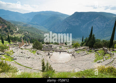 Il sito archeologico di Delfi è stata iscritta sulla lista del Patrimonio Mondiale dell'UNESCO.Vista anfiteatro con montatura Foto Stock