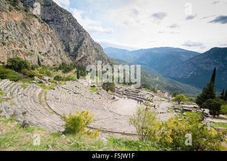 Il sito archeologico di Delfi è stata iscritta sulla lista del Patrimonio Mondiale dell'UNESCO.Vista anfiteatro con montatura Foto Stock