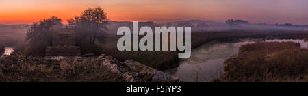 Tramonto in Campagna autunno mist Foto Stock