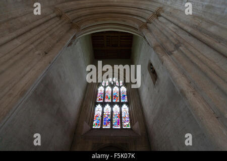 Finestra di vetro colorato nella chiesa di San Pietro e di San Paolo, Lavenham, Suffolk Foto Stock