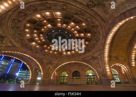 CARRIAGE TURNAROUND ROTUNDA UNION STATION BUILDING (©D H BURNHAM & CO 1904) CENTRO DI PITTSBURGH PENNSYLVANIA STATI UNITI Foto Stock