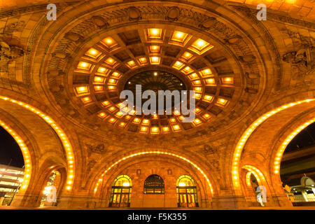 CARRIAGE TURNAROUND ROTUNDA UNION STATION BUILDING (©D H BURNHAM & CO 1904) CENTRO DI PITTSBURGH PENNSYLVANIA STATI UNITI Foto Stock