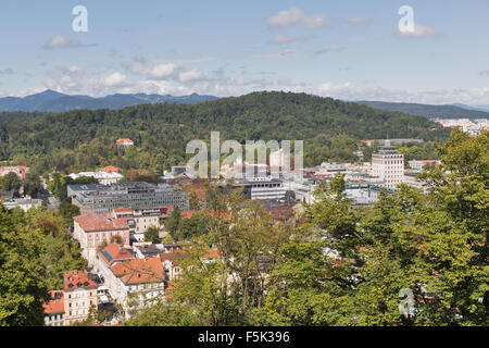 Lubiana cityscape vista aerea, Slovenia. Vista sul centro città e il parco di Tivoli. Foto Stock