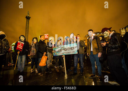 Londra, Regno Unito. 5 Novembre, 2015. "Maschera illion marzo " manifestante anarchico di dimostrazione nel credito di Westminster: Guy Corbishley/Alamy Live News Foto Stock