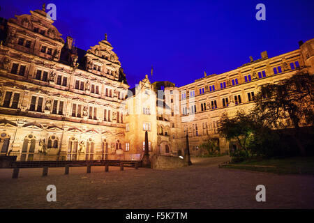 Cortile interno del castello di Heidelberg durante la notte Foto Stock