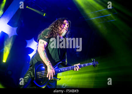 Milano, Italia. 5 novembre, 2015. cacciatrice performing live all'Alcatraz di milano, Italia, il 5 novembre 2015 credit: mairo cinquetti/alamy live news Foto Stock