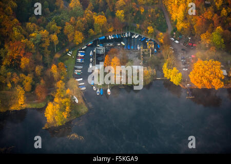 La Ruhr, lago Baldeneysee con Fischlaken e casa Scheppen, motoraduno biker, sale riunioni, autunno umore Atmosfera mattutina, Essen Foto Stock