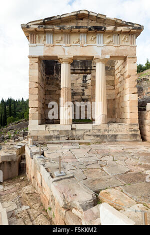 Il sito archeologico di Delfi è stata iscritta sulla lista del Patrimonio Mondiale dell'UNESCO. Il Tesoro Ateniese Foto Stock