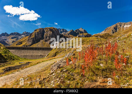 Italia Piemonte Val Formazza diga Vannino e omonimo rifugio Foto Stock