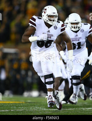 Novembre 5, 2015: la Mississippi State Bulldogs offensive lineman Justin Senior (58) in azione durante la seconda metà di un NCAA Football gioco contro il Missouri Tigers in campo Faurot nel Memorial Stadium di Columbia, Mo. Mississippi State ha vinto il gioco 31-13. Credito: Billy Hurst/CSM Foto Stock