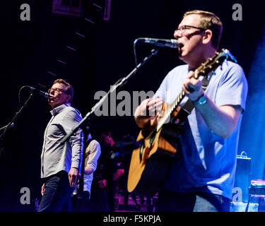 Annunciatori riproduce O2 Shepherds Bush Empire su 05/11/2015 in O2 Shepherds Bush Empire, Londra. Persone nella foto: Charlie Reid, Craig Reid. Foto di Julie Edwards Foto Stock