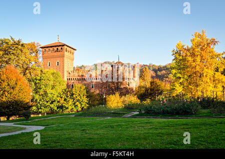 Torino Parco del Valentino e Borgo Medievale) Foto Stock