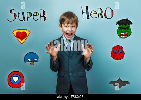 Ragazzo urlare arrabbiato imprenditore supereroe super potenza a pho Foto Stock