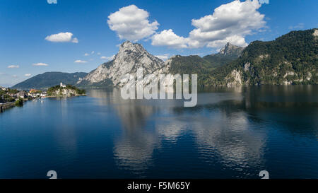 Dal Molo presso il lago Traunsee nelle Alpi, Austria superiore nex di Gmunden Foto Stock