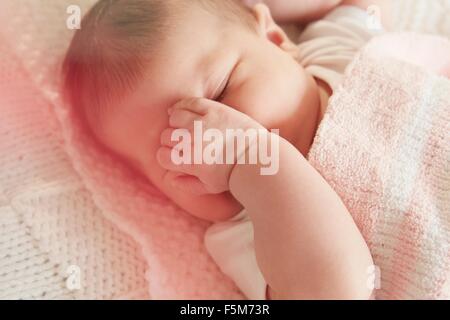 Baby occhio di copertura in stato di stop Foto Stock