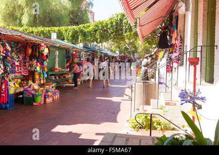 Calle Olvera sulla Olvera Street El Puebloe de Los Angeles, messicano Mercato delle pulci a Los Angeles, California, Stati Uniti d'America Foto Stock