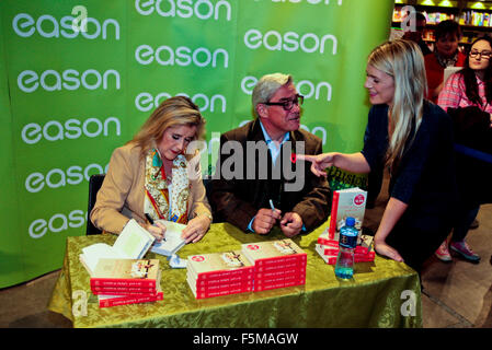 Belfast, Regno Unito, 6 novembre 2015. Channel 4 stelle Gogglebox Steph e Dom Parker erano a Belfast firma il loro nuovo libro 'Steph Dom e la guida alla vita" Credito: Bonzo Alamy/Live News Foto Stock