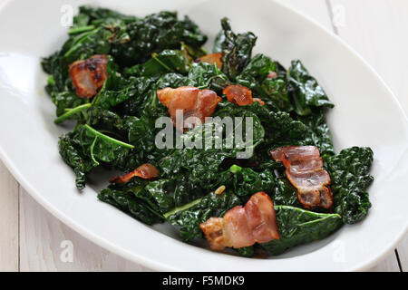 Saltata di cavolo nero e pancetta Foto Stock