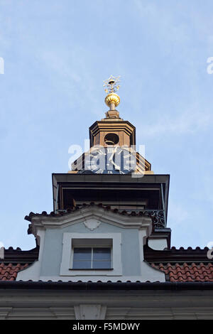 Torre su una casa, Josefov (quartiere ebraico), Praga, Repubblica Ceca Foto Stock