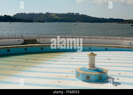 Il Tinside Lido - vuoto alla fine dell'estate per la pulizia off Plymouth Hoe, Plymouth Devon, Inghilterra Foto Stock