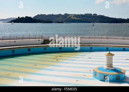 Il Tinside Lido - vuoto alla fine dell'estate per la pulizia off Plymouth Hoe, Plymouth Devon, Inghilterra Foto Stock