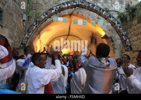 Israele, Gerusalemme, Pasqua, la chiesa ortodossa etiope processione del Sabato Santo Foto Stock