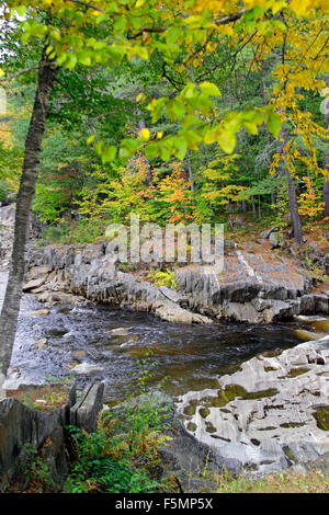 Le formazioni rocciose Swift River Canyon Coos Byron Maine New England USA Foto Stock