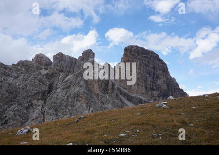 Vista del Schwabenalpenkopf (Torre dei Scarperi) da Schwabenalm, route 11 Foto Stock