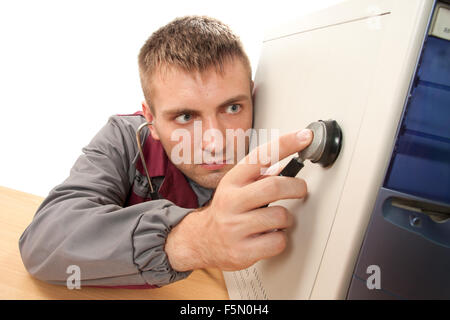 Computer Support Engineer. Isolato su bianco Foto Stock