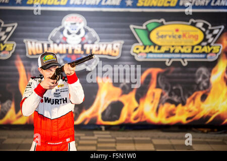 Ft. Vale la pena, TX, Stati Uniti d'America. 6 Nov, 2015. Ft. Vale la pena, TX - Nov 06, 2015: la NASCAR Sprint Cup Series team di Brad Keselowski (2) conquista la pole in Wurth Ford per la AAA Texas 500 al Texas Motor Speedway in Ft. Vale la pena, TX. Credito: csm/Alamy Live News Foto Stock